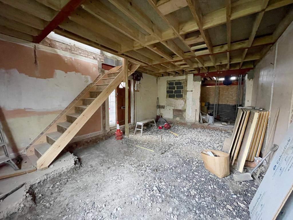 Lot: 134 - SEMI-DETACHED PROPERTY WITH DEVELOPMENT OPPORTUNITY TO BE COMPLETED - Current Ground Floor in shell condition